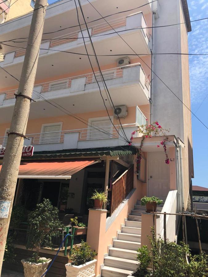 Christos Apartments Sarandë Exteriör bild